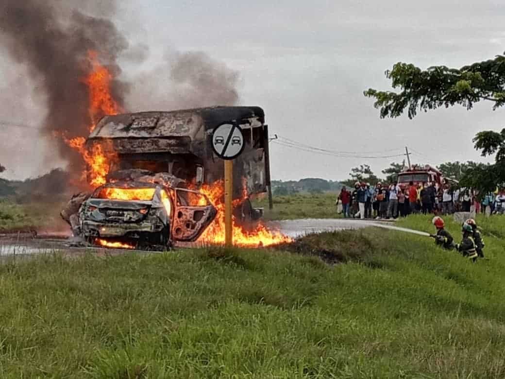 accidente carretera Guáimaro cuba bomberos