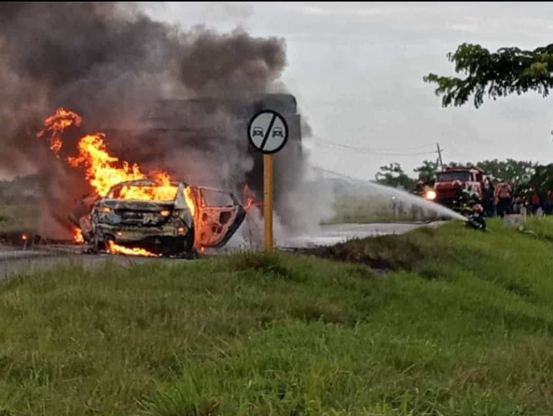 accidente carretera Guáimaro cuba bomberos