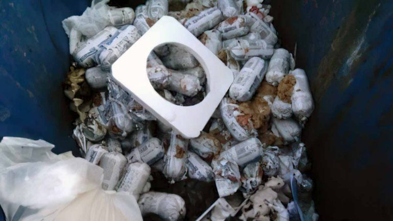 ¡Insólito! Botan a la basura medio centenar de paquetes de picadillo en La Habana