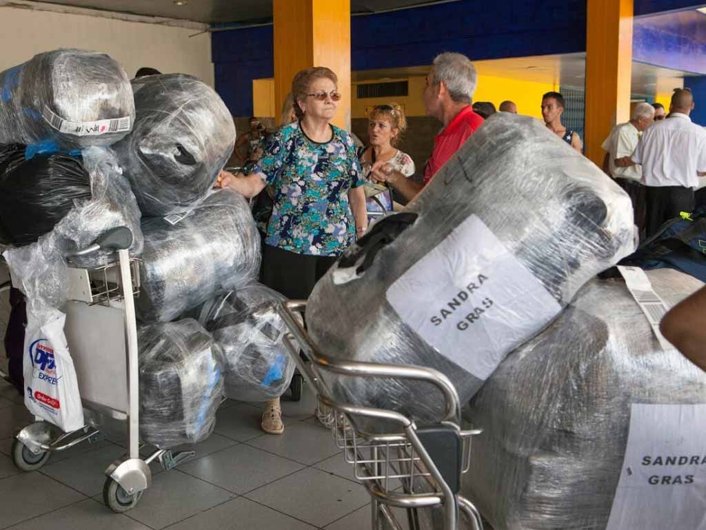 bultos equipaje aeropuerto cuba