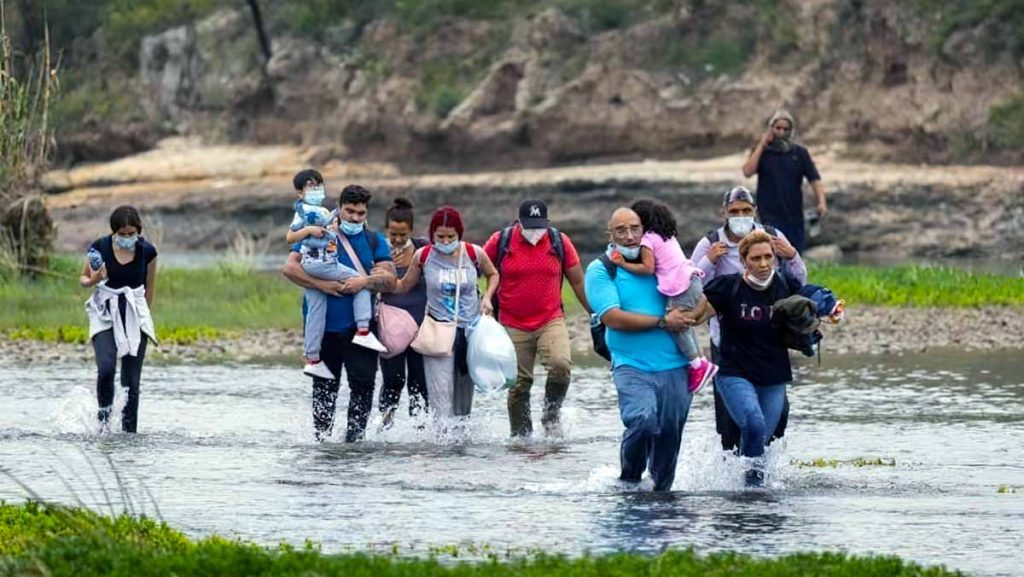 migrantes cubanos cruzan rio