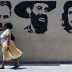 mujeres cubanas caminando