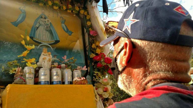 Omar, el peregrino, dona 10 mil pesos a la Virgen en tierras de Ciego de Ávila
