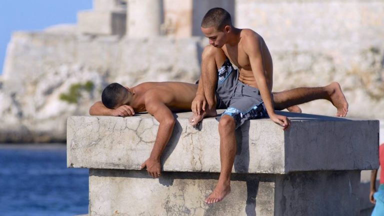 Crisis en Cuba: 800.000 jóvenes sin trabajo ni estudio